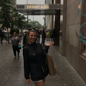 Meet your Posher, Victoria